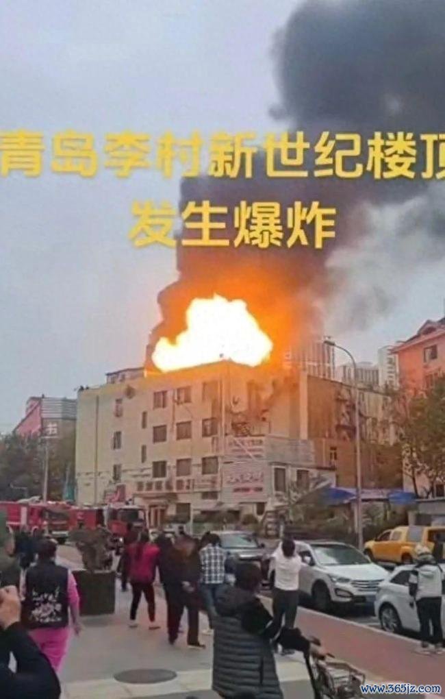 青岛一开发突发大火已被扑灭